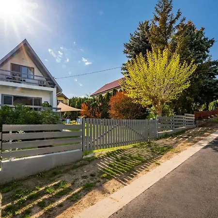 Вилла Madarasz 5 Deluxe Vendeghaz Балатональмади