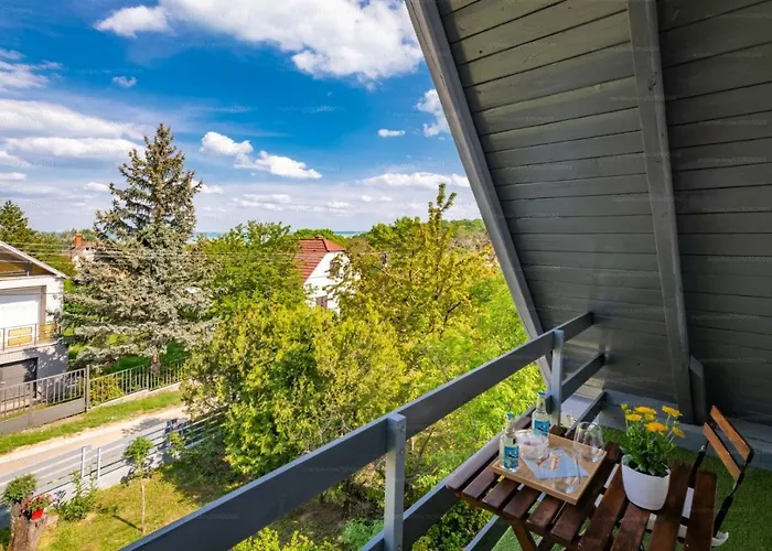 Madarasz 5 Deluxe Vendeghaz Villa